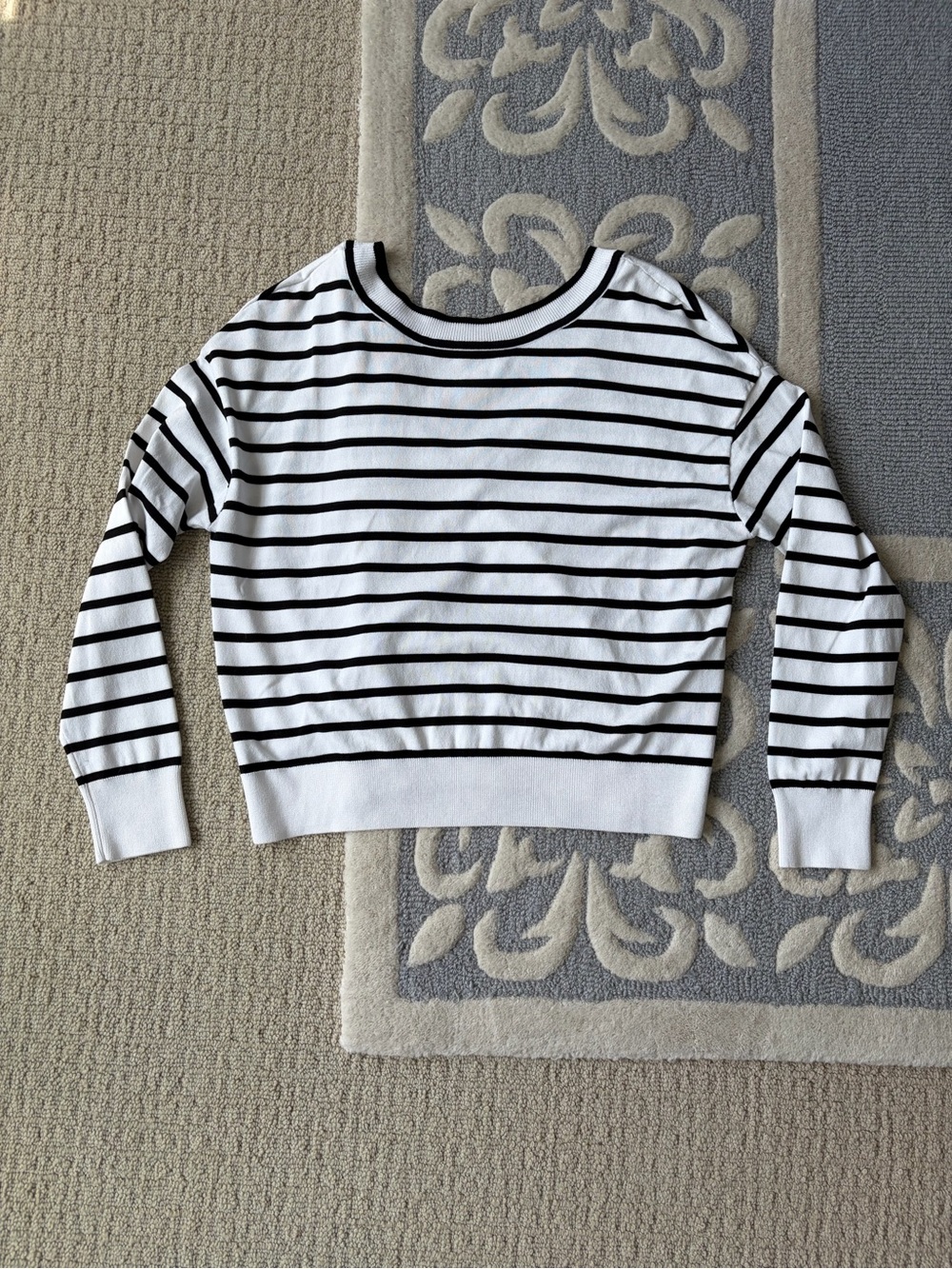 Women’s White & Black Striped Long-Sleeve Light Weight Sweater.